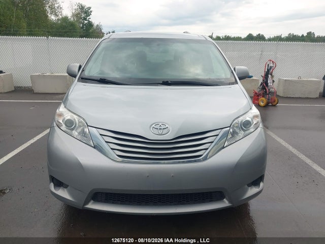 2017 Toyota Sienna Le მანქანა იყიდება აუქციონზე, vin: 5TDKZ3DC6HS871028, აუქციონის ნომერი: 12675120