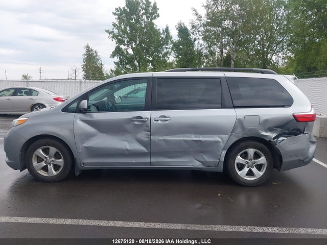 2017 Toyota Sienna Le მანქანა იყიდება აუქციონზე, vin: 5TDKZ3DC6HS871028, აუქციონის ნომერი: 12675120