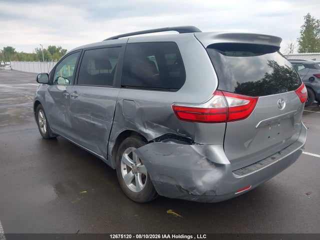 2017 Toyota Sienna Le მანქანა იყიდება აუქციონზე, vin: 5TDKZ3DC6HS871028, აუქციონის ნომერი: 12675120