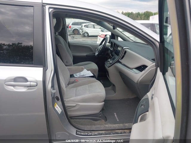 2017 Toyota Sienna Le მანქანა იყიდება აუქციონზე, vin: 5TDKZ3DC6HS871028, აუქციონის ნომერი: 12675120