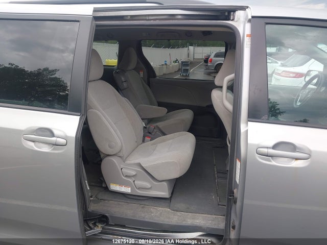 2017 Toyota Sienna Le მანქანა იყიდება აუქციონზე, vin: 5TDKZ3DC6HS871028, აუქციონის ნომერი: 12675120