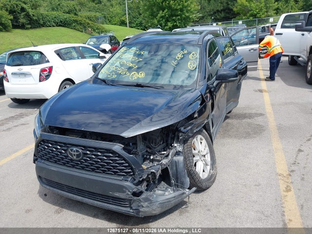 12675127 :رقم المزاد ، 7MUBAABGXNV005769 vin ، 2022 Toyota Corolla Cross Le مزاد بيع