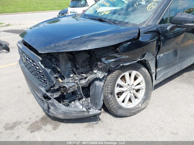 12675127 :رقم المزاد ، 7MUBAABGXNV005769 vin ، 2022 Toyota Corolla Cross Le مزاد بيع