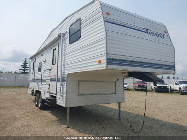 12675208 :رقم المزاد ، 1EA5S2828W2466003 vin ، 1998 Terry Resort 5th Wheel مزاد بيع