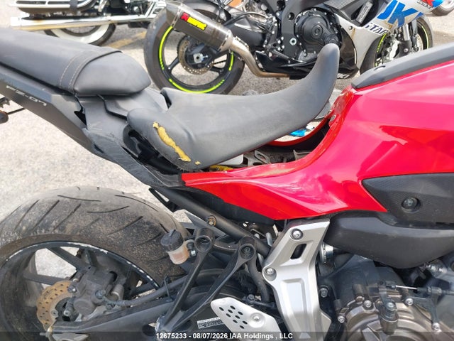 Yamaha FZ07 2015 JYARM06N2FA000997 Image 20