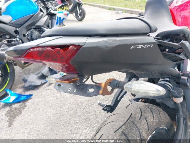 Yamaha FZ07 2015 JYARM06N2FA000997 Image 21