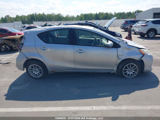 Toyota PRIUS C 2014 JTDKDTB34E1557906 Image 14
