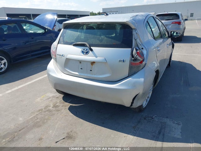 Toyota PRIUS C 2014 JTDKDTB34E1557906 Image 4