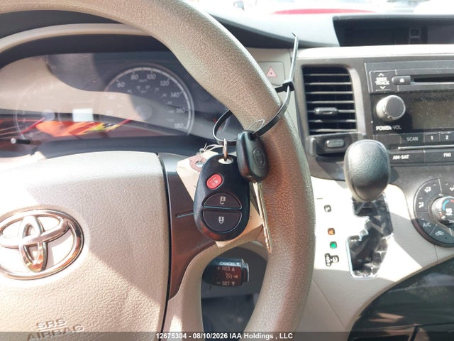 12675304 :رقم المزاد ، 5TDZK3DC9CS248496 vin ، 2012 Toyota Sienna مزاد بيع