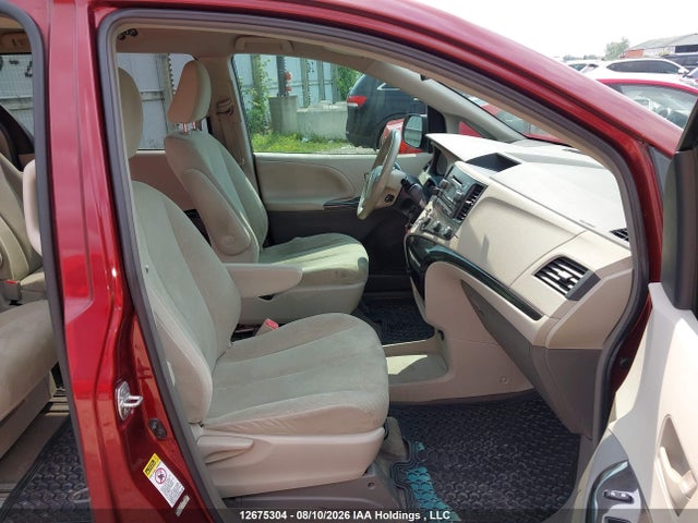 12675304 :رقم المزاد ، 5TDZK3DC9CS248496 vin ، 2012 Toyota Sienna مزاد بيع