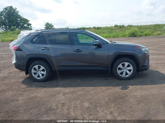 2T3B1RFVXLW122300 Toyota RAV4 LE