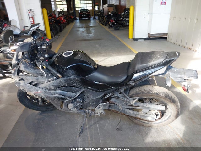 Suzuki GSX250R 2018 LC6DN11A4J1100464 Image 17