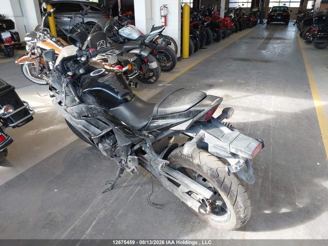 Suzuki GSX250R 2018 LC6DN11A4J1100464 Image 3
