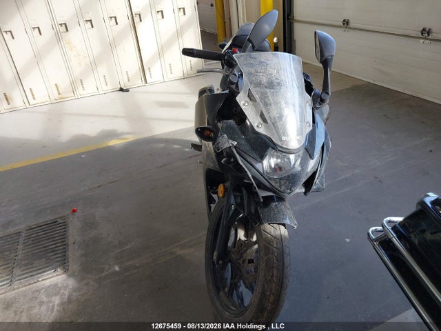 Suzuki GSX250R 2018 LC6DN11A4J1100464 Image 5