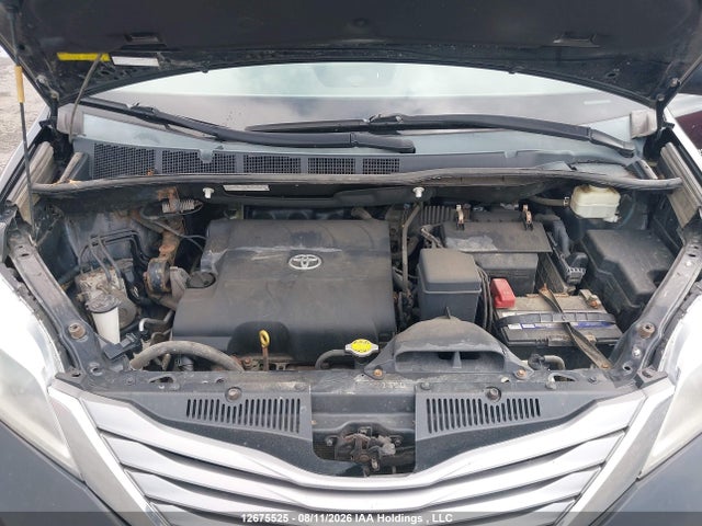 12675525 :رقم المزاد ، 5TDDK3DC9FS104834 vin ، 2015 Toyota Sienna Xle/limited مزاد بيع