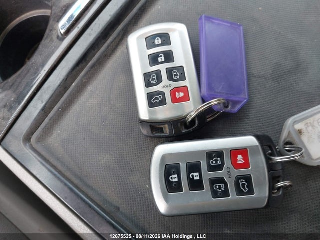 12675525 :رقم المزاد ، 5TDDK3DC9FS104834 vin ، 2015 Toyota Sienna Xle/limited مزاد بيع