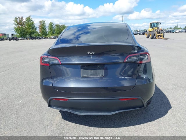 Tesla Model Y 2024 7SAYGDEE0RF212571 Image 17