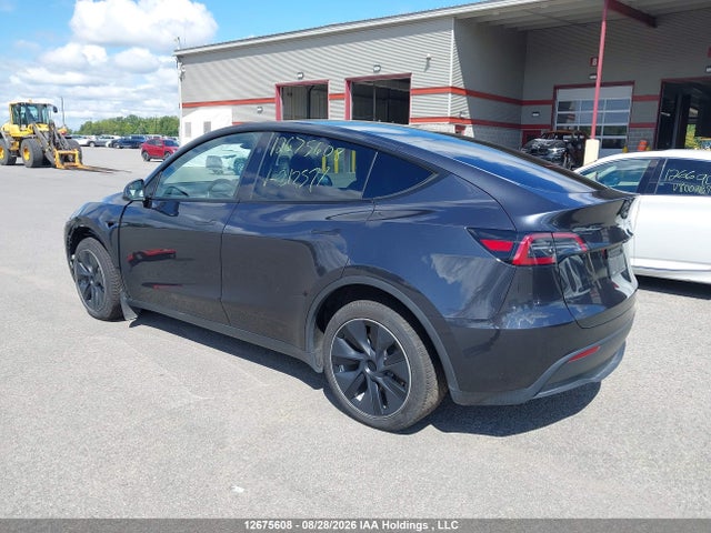 Tesla Model Y 2024 7SAYGDEE0RF212571 Image 3