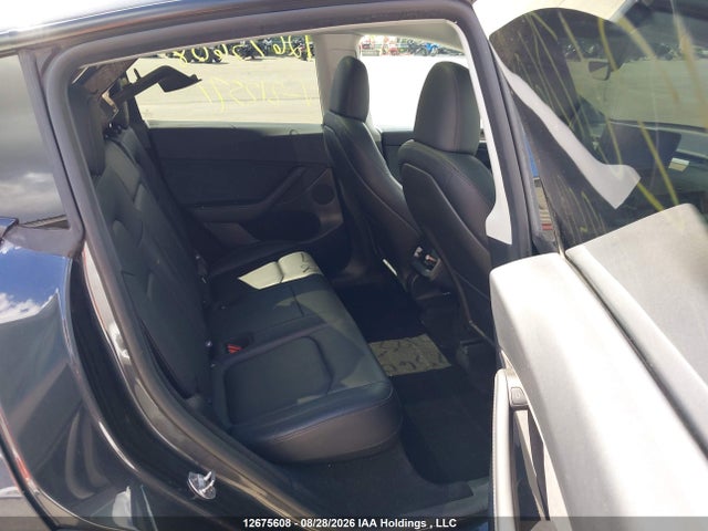 Tesla Model Y 2024 7SAYGDEE0RF212571 Image 8