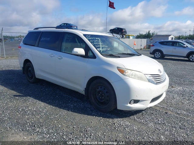 12675745 :رقم المزاد ، 5TDDK3DC8ES083781 vin ، 2014 Toyota Sienna Xle 7 Passenger مزاد بيع