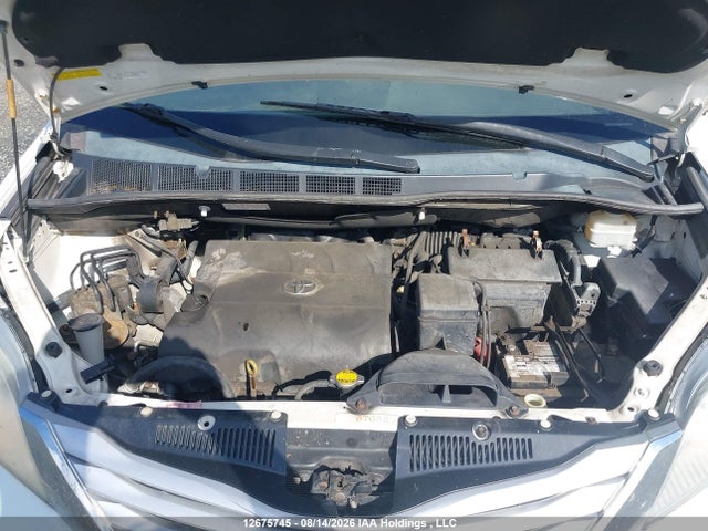 12675745 :رقم المزاد ، 5TDDK3DC8ES083781 vin ، 2014 Toyota Sienna Xle 7 Passenger مزاد بيع