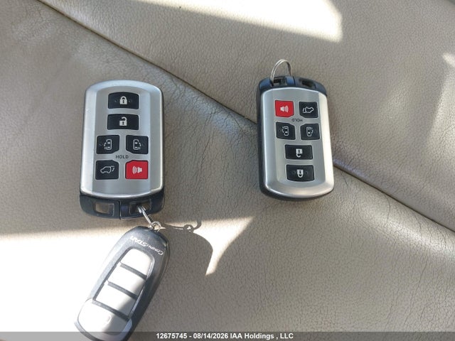 12675745 :رقم المزاد ، 5TDDK3DC8ES083781 vin ، 2014 Toyota Sienna Xle 7 Passenger مزاد بيع