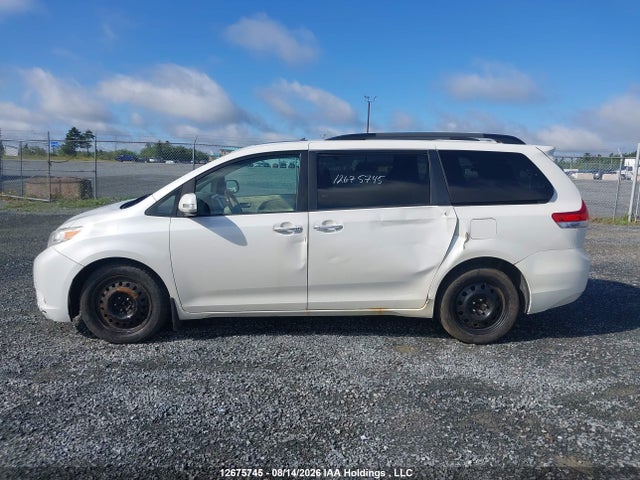 12675745 :رقم المزاد ، 5TDDK3DC8ES083781 vin ، 2014 Toyota Sienna Xle 7 Passenger مزاد بيع