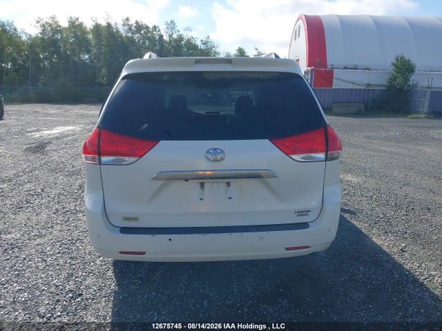 12675745 :رقم المزاد ، 5TDDK3DC8ES083781 vin ، 2014 Toyota Sienna Xle 7 Passenger مزاد بيع