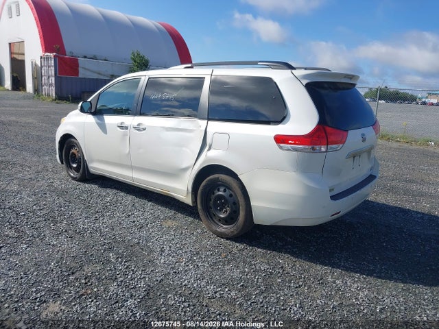 12675745 :رقم المزاد ، 5TDDK3DC8ES083781 vin ، 2014 Toyota Sienna Xle 7 Passenger مزاد بيع