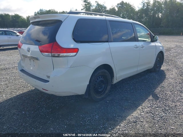 12675745 :رقم المزاد ، 5TDDK3DC8ES083781 vin ، 2014 Toyota Sienna Xle 7 Passenger مزاد بيع