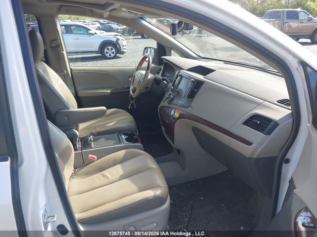12675745 :رقم المزاد ، 5TDDK3DC8ES083781 vin ، 2014 Toyota Sienna Xle 7 Passenger مزاد بيع