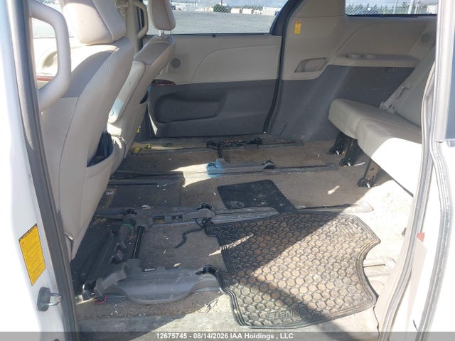 12675745 :رقم المزاد ، 5TDDK3DC8ES083781 vin ، 2014 Toyota Sienna Xle 7 Passenger مزاد بيع