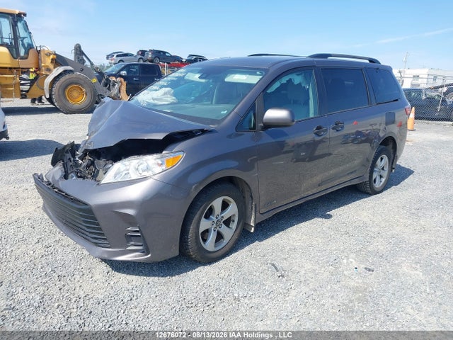 Toyota Sienna L 2020 5TDZZ3DC2LS044263 Image 2