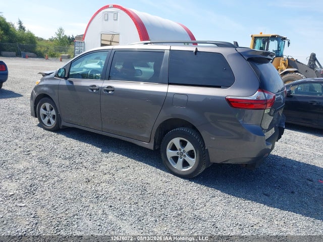Toyota Sienna L 2020 5TDZZ3DC2LS044263 Image 3
