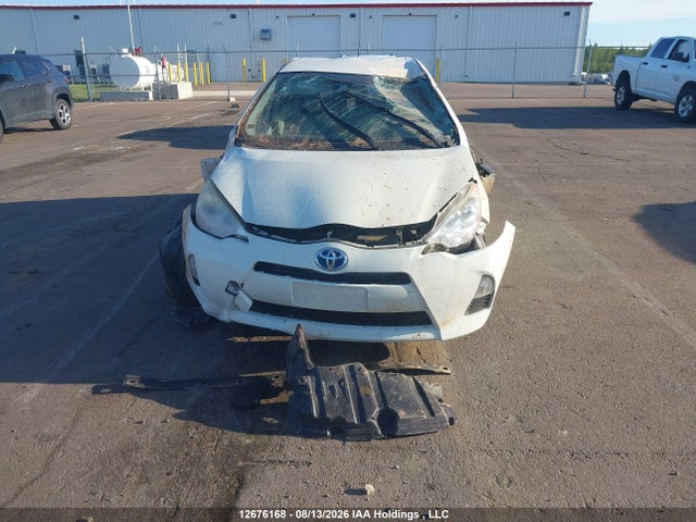 Toyota PRIUS C 2014 JTDKDTB33E1058949 Image 12