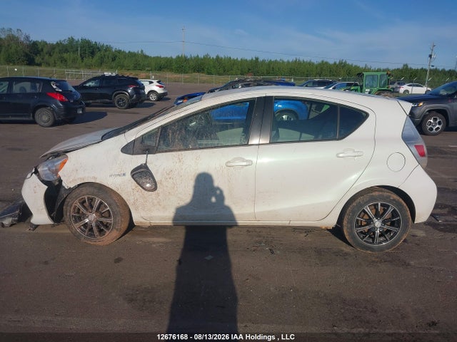 Toyota PRIUS C 2014 JTDKDTB33E1058949 Image 15