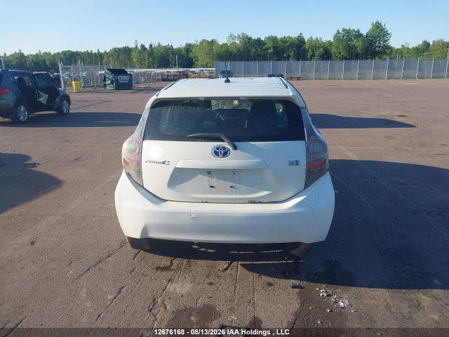 Toyota PRIUS C 2014 JTDKDTB33E1058949 Image 17