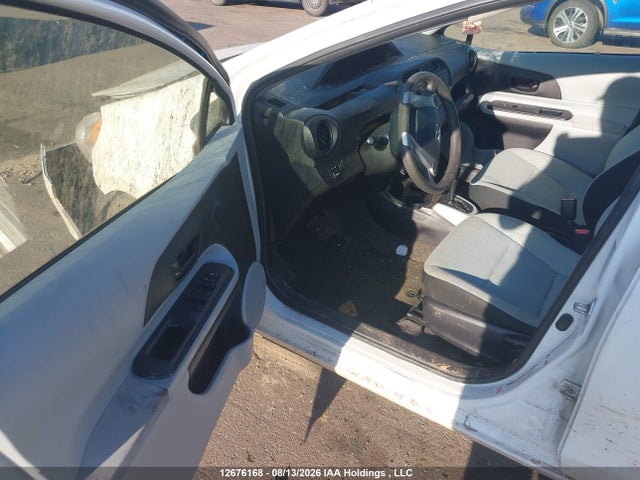 Toyota PRIUS C 2014 JTDKDTB33E1058949 Image 19