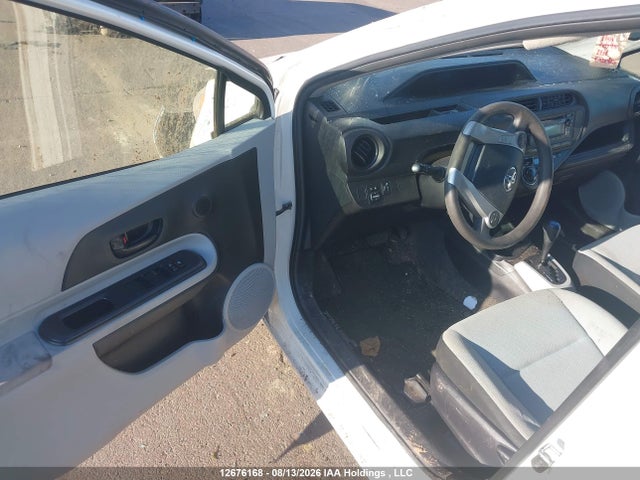 Toyota PRIUS C 2014 JTDKDTB33E1058949 Image 20