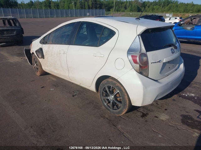 Toyota PRIUS C 2014 JTDKDTB33E1058949 Image 3