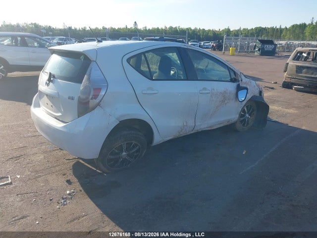 Toyota PRIUS C 2014 JTDKDTB33E1058949 Image 4