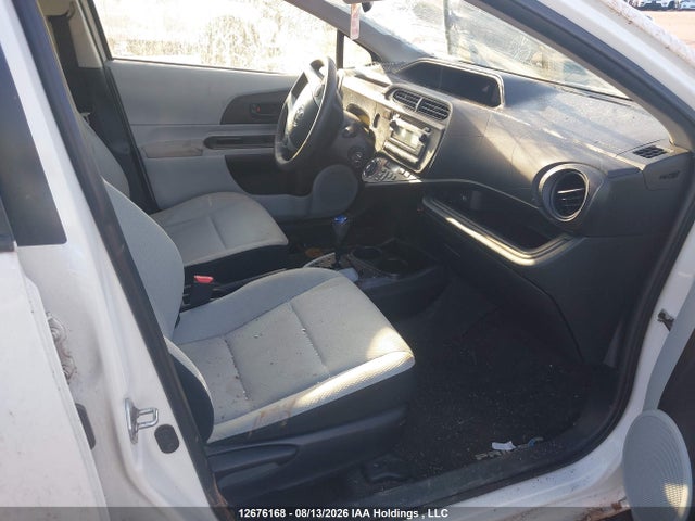 Toyota PRIUS C 2014 JTDKDTB33E1058949 Image 5