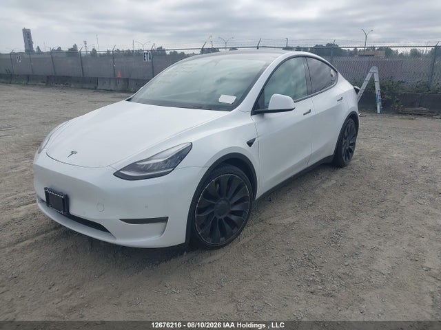 Tesla Model Y 2020 5YJYGDEF9LF052171 Image 2
