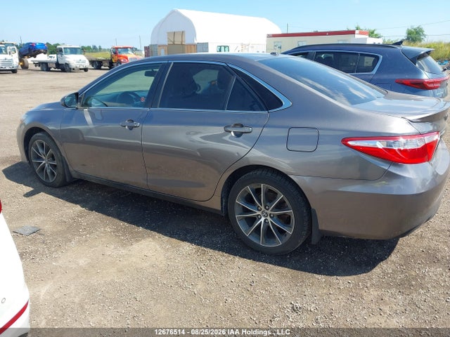 12676514 :رقم المزاد ، 4T1BF1FK7FU090699 vin ، 2015 Toyota Camry Le/xle/se/xse مزاد بيع