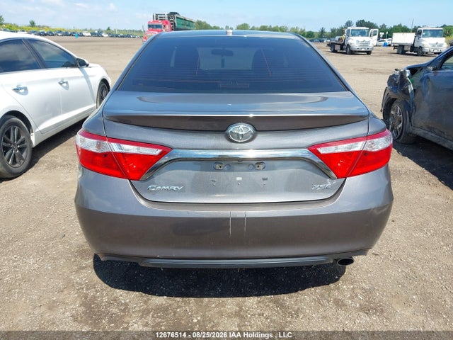 2015 Toyota Camry Le/xle/se/xse მანქანა იყიდება აუქციონზე, vin: 4T1BF1FK7FU090699, აუქციონის ნომერი: 12676514