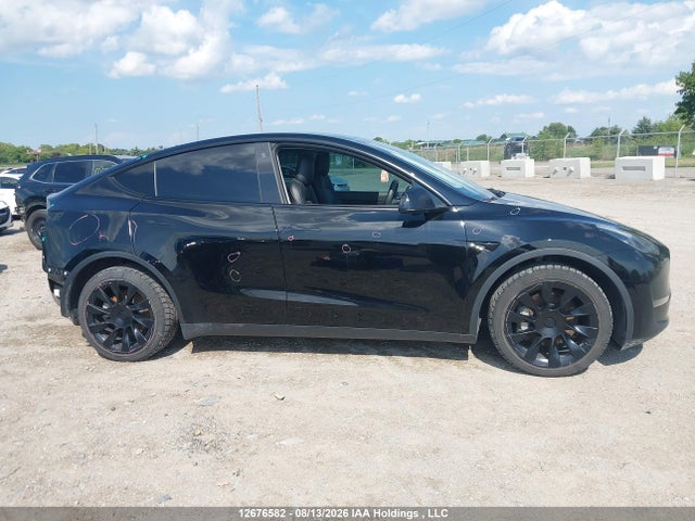 Tesla Model Y Long Range 2022 7SAYGDEE9NF324649 Image 12