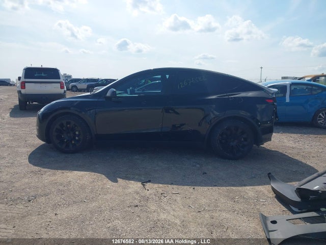 Tesla Model Y Long Range 2022 7SAYGDEE9NF324649 Image 13