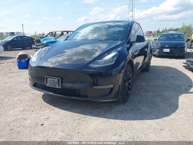 Tesla Model Y Long Range 2022 7SAYGDEE9NF324649 Image 2