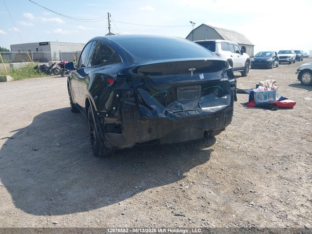 Tesla Model Y Long Range 2022 7SAYGDEE9NF324649 Image 3