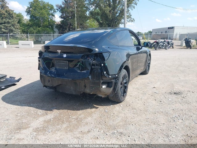 Tesla Model Y Long Range 2022 7SAYGDEE9NF324649 Image 4